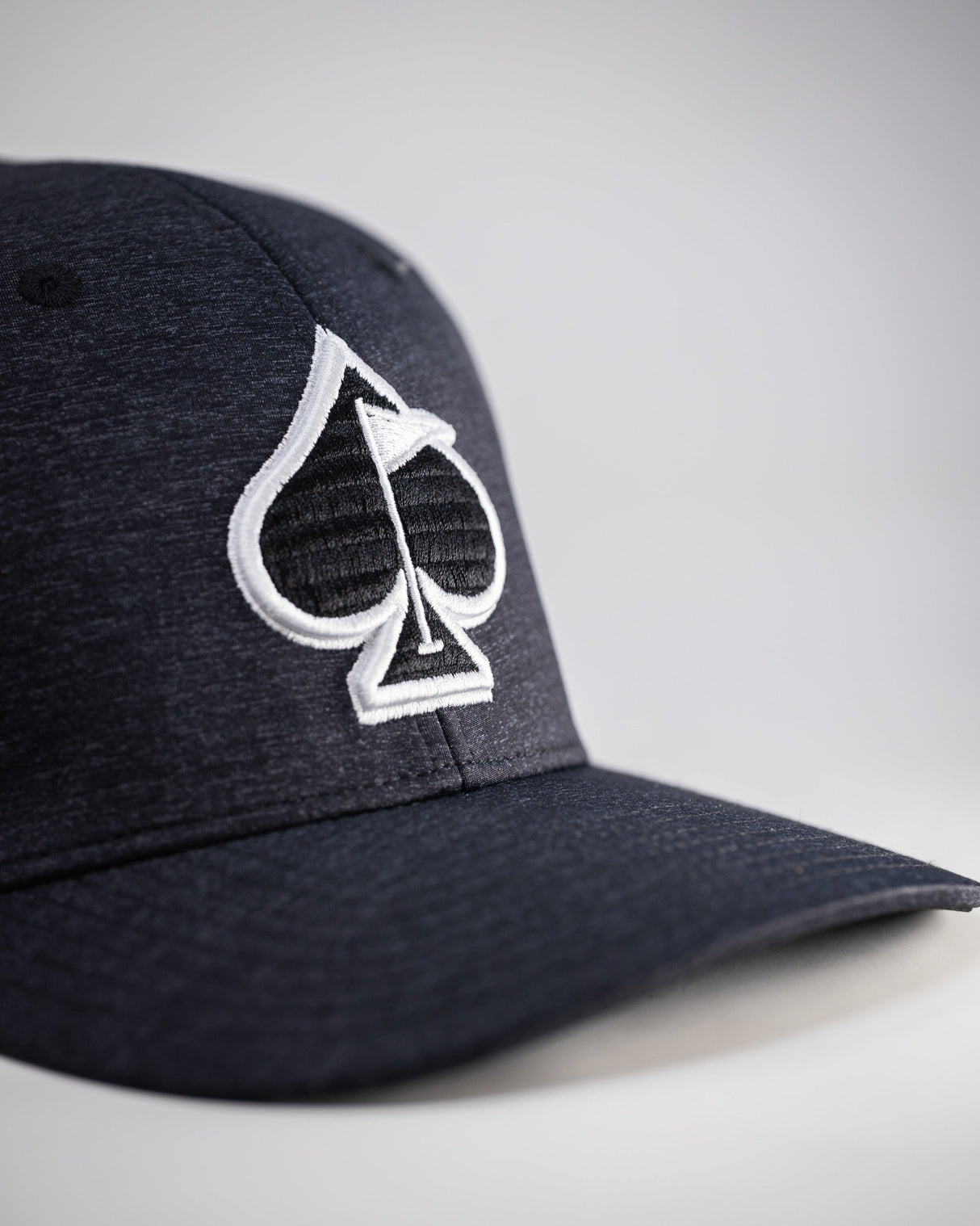 Gorro con Pala Performance - Carbón