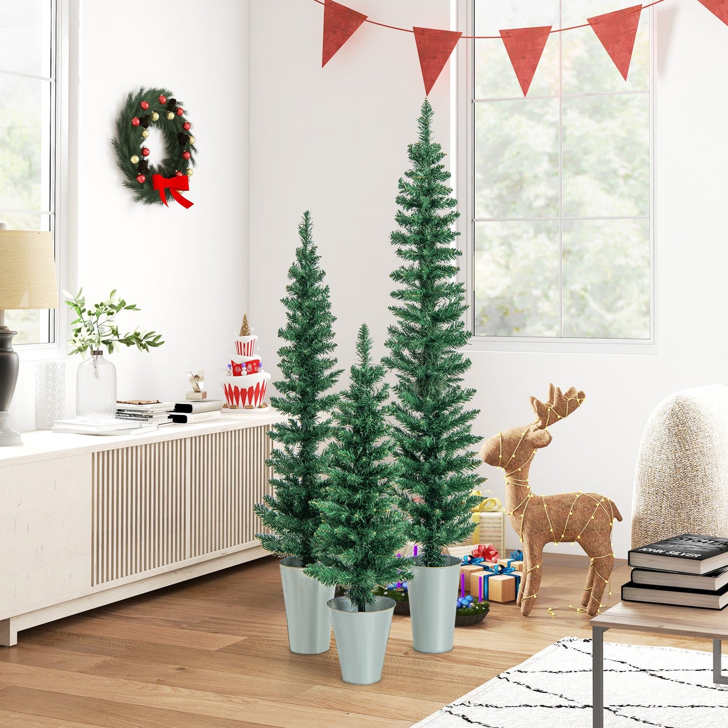 Juego de 3 árboles de Navidad artificiales en macetas con cubos de metal plateado