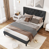 Cama tapizada tipo plataforma con cabecero capitoné y listones de madera, gris