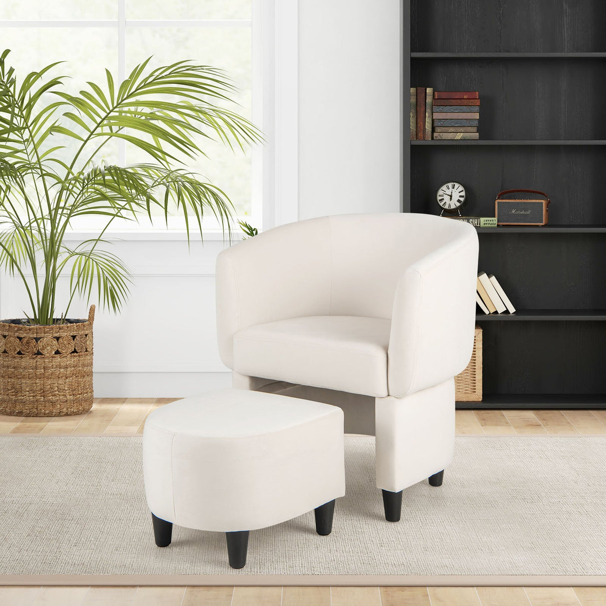 Sillón de terciopelo tapizado con otomana