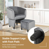 Sillón de terciopelo tapizado con otomana