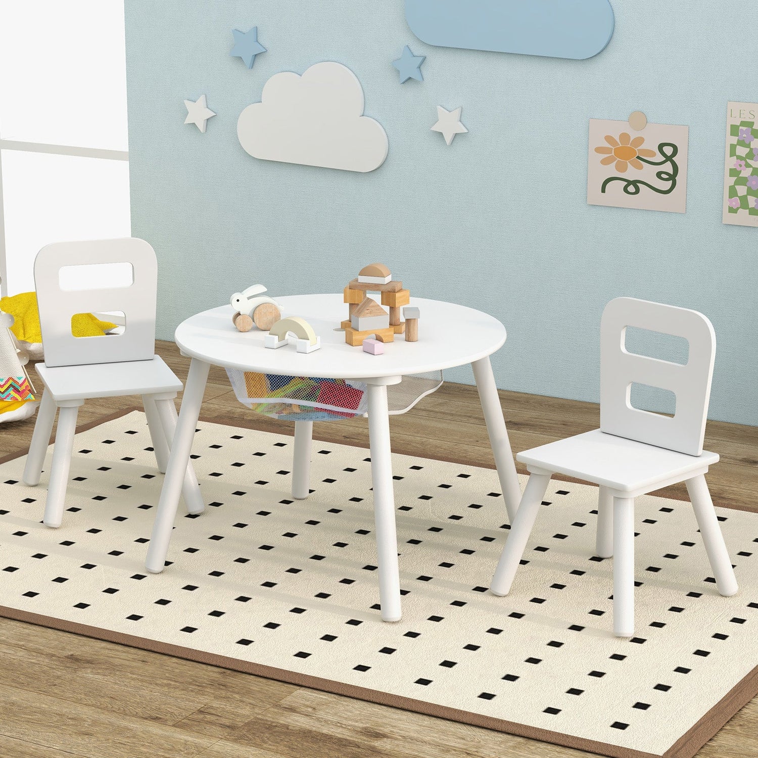 Mesa y sillas de madera para niños con almacenamiento central de malla, color blanco