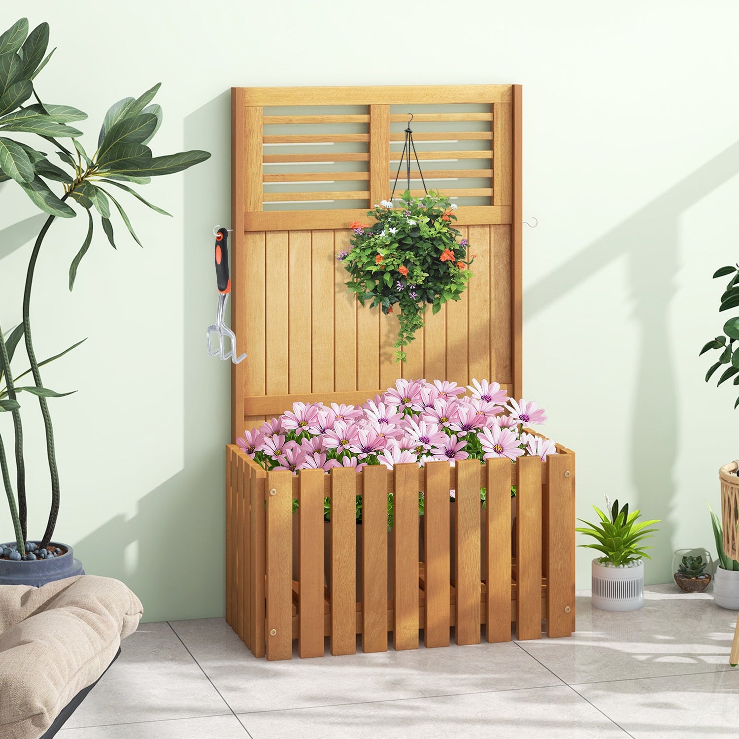 Cama de cultivo elevada de madera con pantalla de privacidad