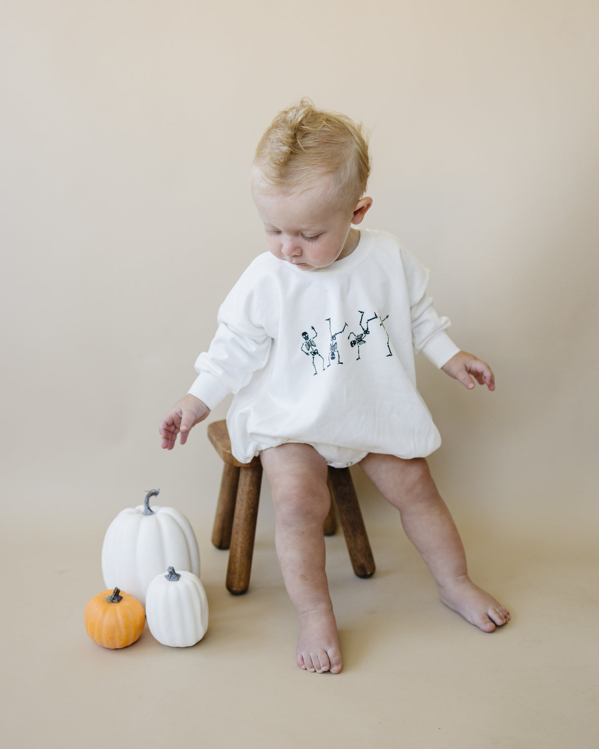 Mameluco de sudadera con esqueletos bailarines - Blanco