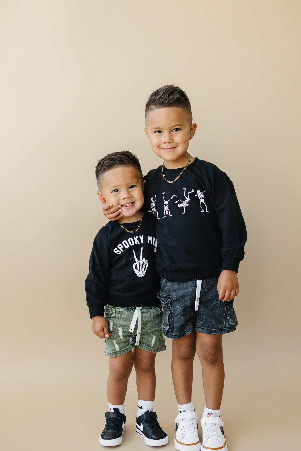 Sudadera con cuello redondo mini espeluznante de algodón orgánico