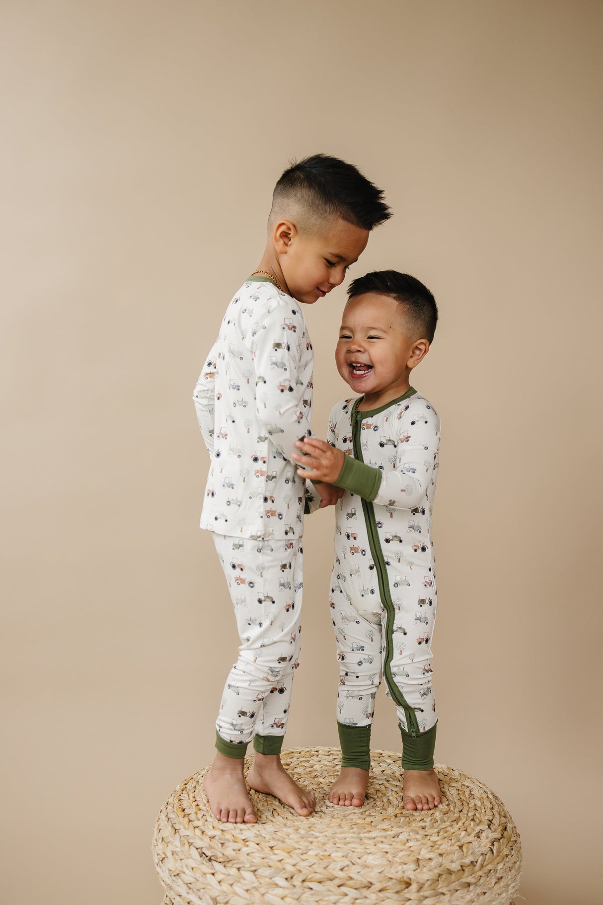 Pijama de bambú Zippy de Tiny Tractors