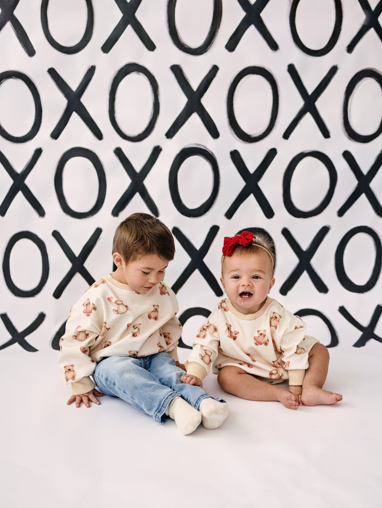 Mameluco de sudadera con corazones de oso de peluche