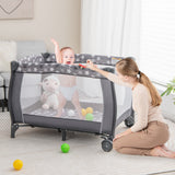 Parque de juegos portátil para bebés con cambiador, moisés y caja de música
