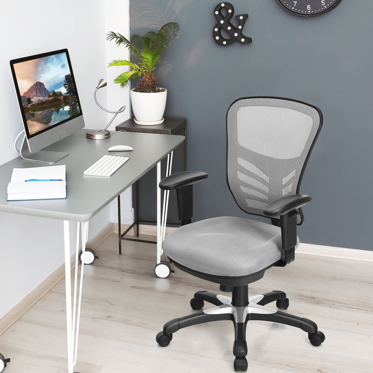 Silla de oficina ergonómica de malla con altura de respaldo y reposabrazos ajustables