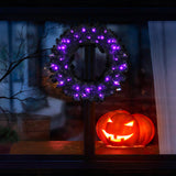 Corona de Halloween preiluminada de 24 pulgadas con 35 luces LED moradas