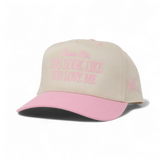 Disculpe, parece que me ama.