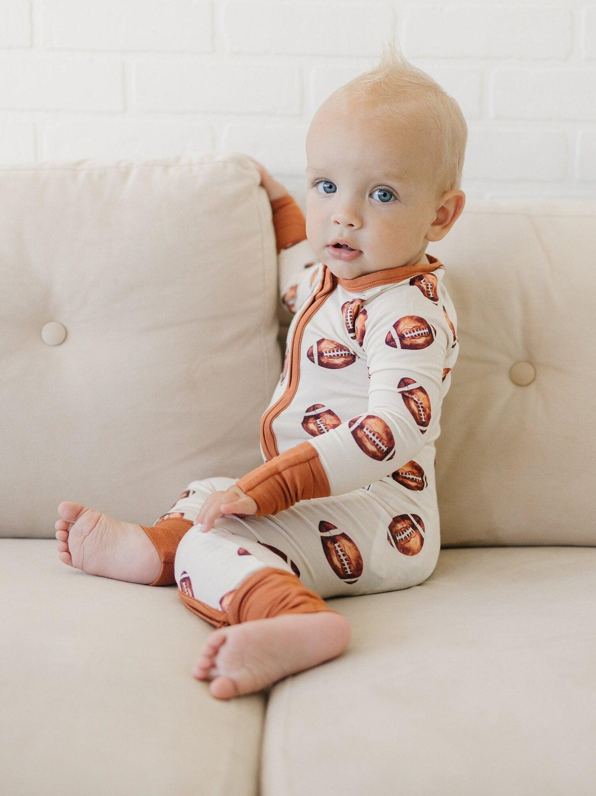 Pelele de bambú con cremallera y estampado de fútbol