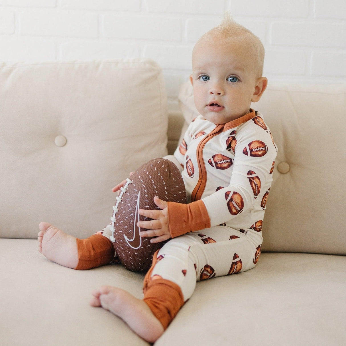 Pelele de bambú con cremallera y estampado de fútbol