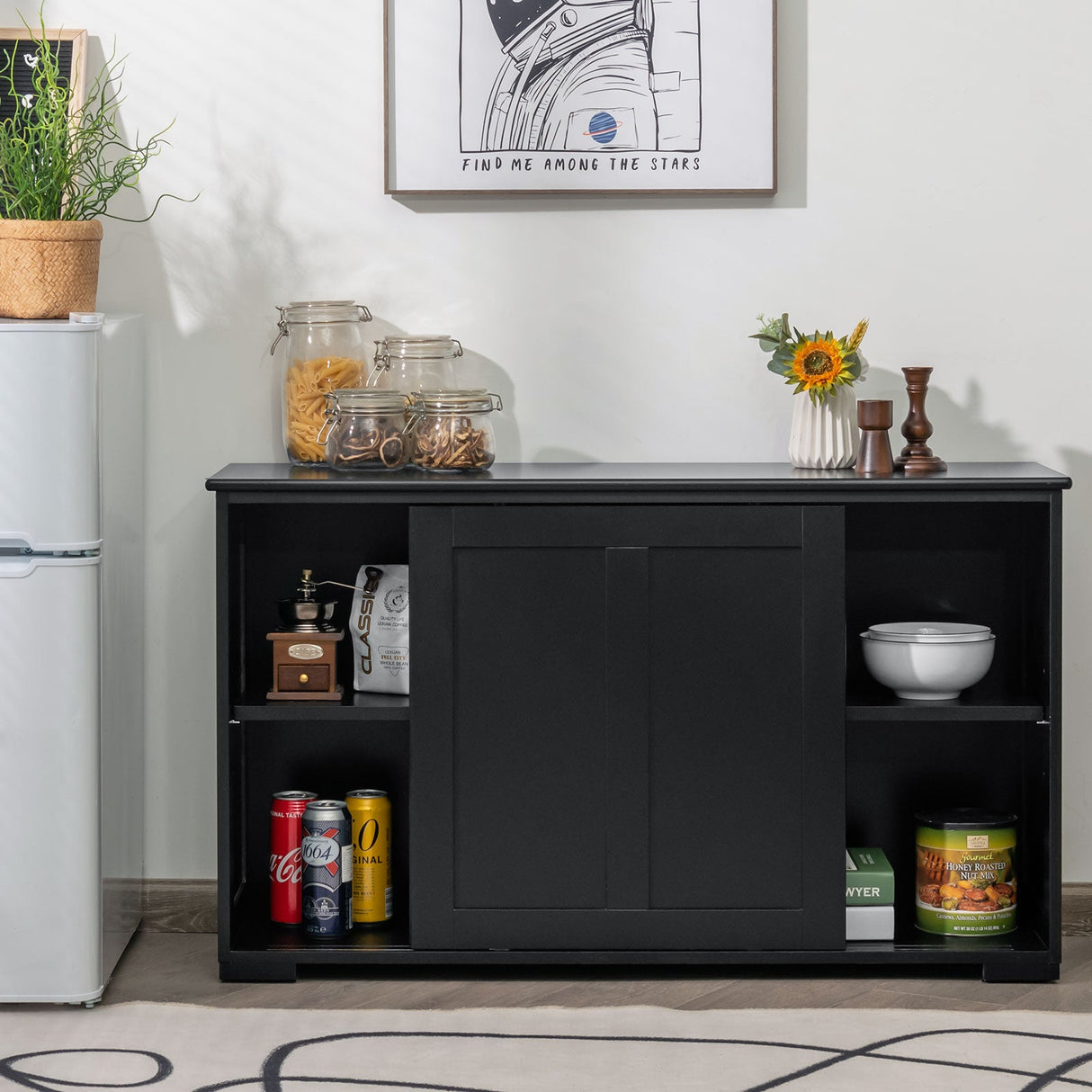 Mueble de cocina con puerta corrediza de madera