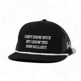 Esta es una gorra tipo Snapback de mierda