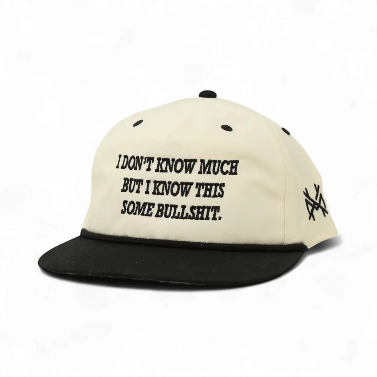 Esta es una gorra tipo Snapback de mierda