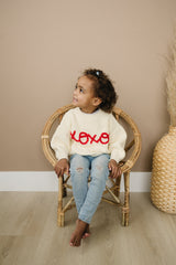 Sudadera bordada a mano con el mensaje XOXO