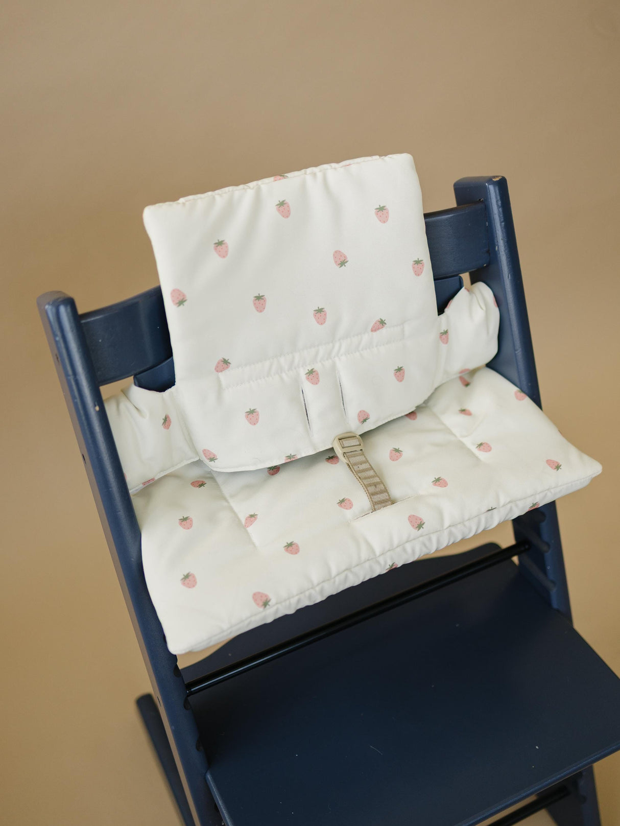 Cojín de Fresa para la Trona Stokke Tripp Trapp - Funda Lavable - Accesorios para Tronas de Bebés - Estampado de Bayas