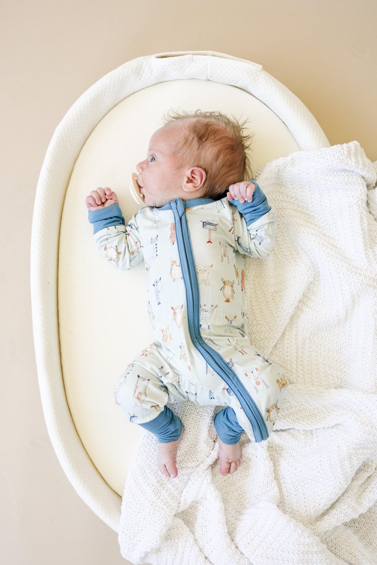 M is for Monsters Pijama con cremallera de bambú - Pijama de Halloween para bebé niño