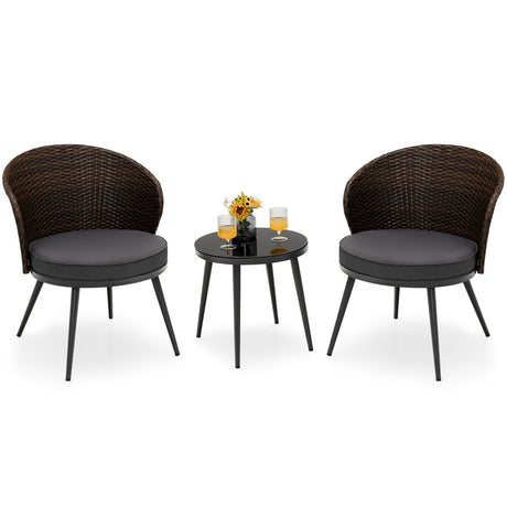 Juego de bistró de ratán para patio de 3 piezas con 2 cojines de asiento y mesa de centro de vidrio templado - Marrón