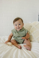 Mameluco con capucha sin mangas - más colores *quedan tallas 0-3m y 12-18m
