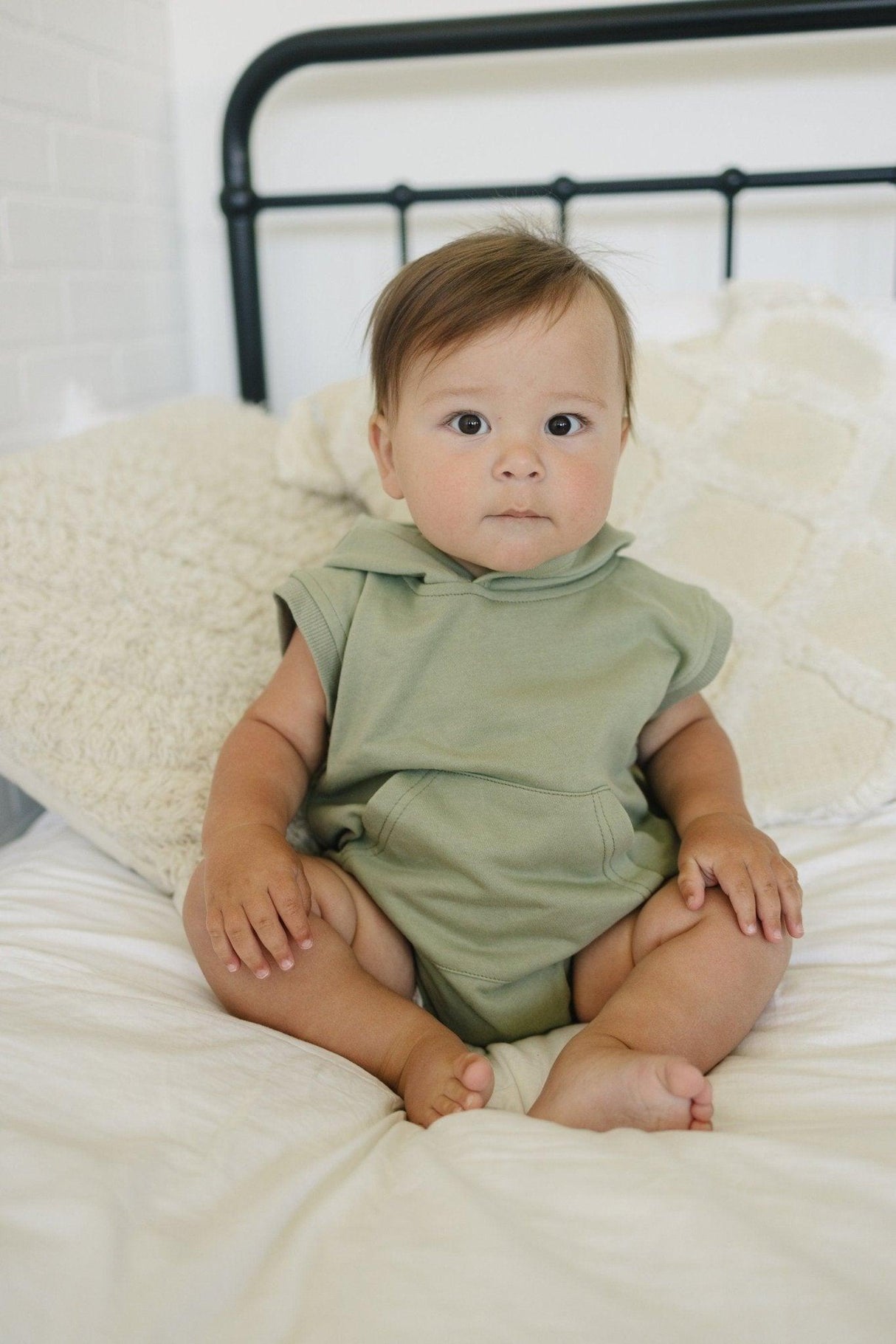 Mameluco con capucha sin mangas - más colores *quedan tallas 0-3m y 12-18m